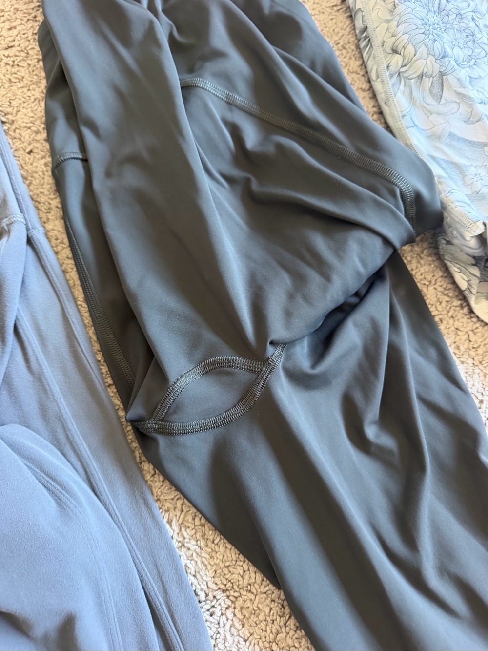 GUC Lululemon Leggings size 10 - Picture 3 of 10